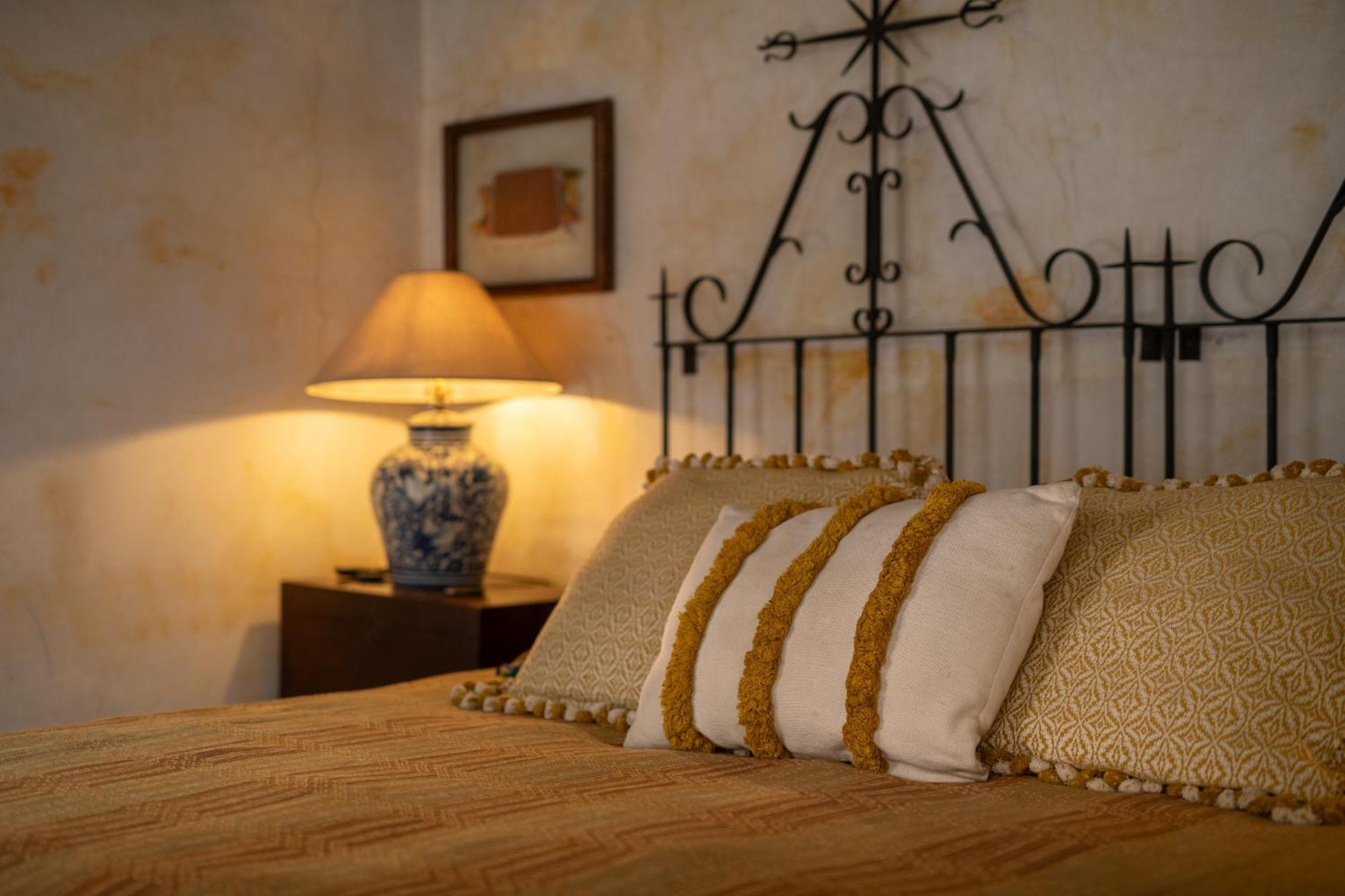 Doppelzimmer mit Kingsize-Bett